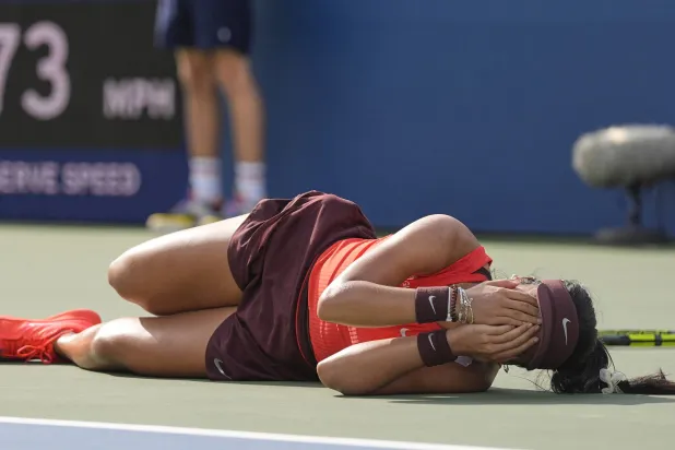 إيالا تبكي فرحاً عقب الفوز (أ.ب)