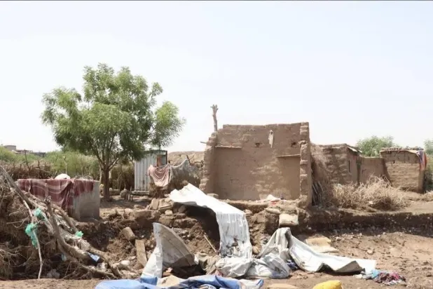 مخيم للنازحين في لحج اجتاحته السيول (إعلام محلي)