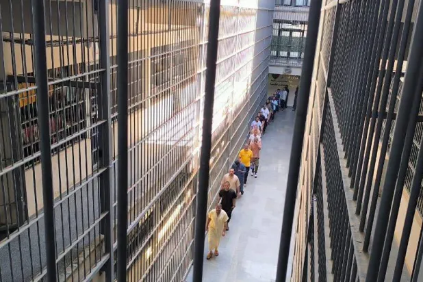 سجناء في معتقل معيتيقة بالعاصمة طرابلس (المنظمة الوطنية لحقوق الإنسان)