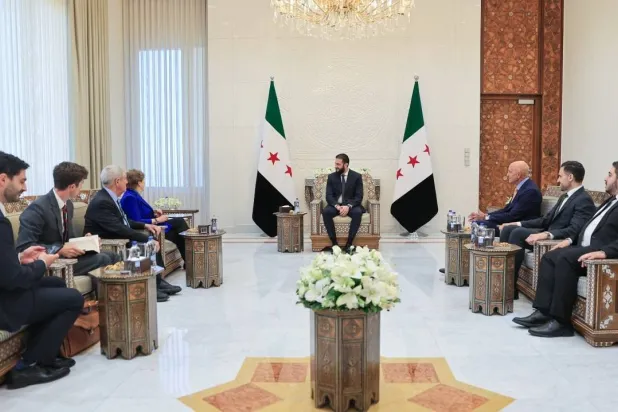 الرئيس السوري يستقبل الوفد الأميركي في وزارة الخارجية السورية (سانا)