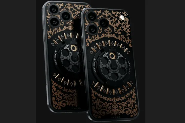 حافظة لهاتف آيفون 17 من شركة كافيار