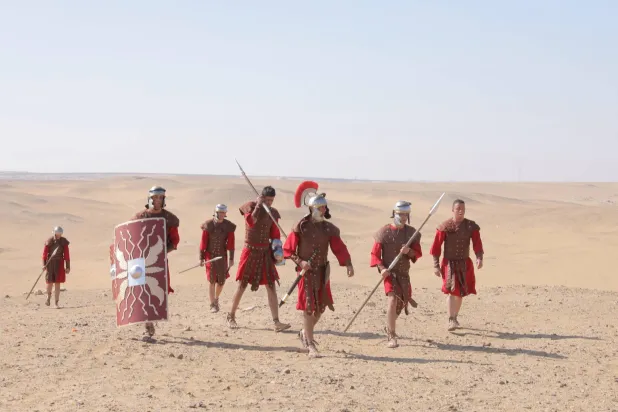 أحد مشاهد الفيلم يعكس الموقع الاستراتيجي لمملكة الأنباط بوصفها مفترق طرق تجارية في الجزيرة العربية (واس)