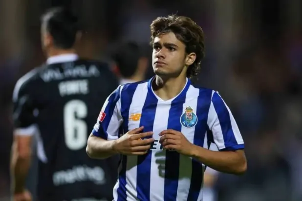 رودريغو مورا (رويترز)