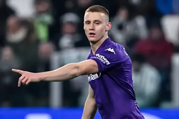 بيترو كوموزو (رويترز)