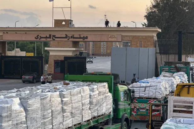 الهلال الأحمر المصري يعلن الثلاثاء الدفع بأكثر من 3700 طن مساعدات غذائية وإغاثية في قافلة «زاد العزة» الـ23 إلى غزة