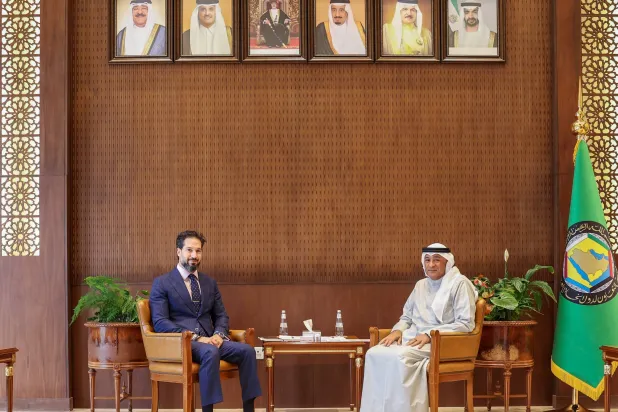 جاسم البديوي لدى استقباله جوناثان بيتشيا في الرياض الثلاثاء (مجلس التعاون)