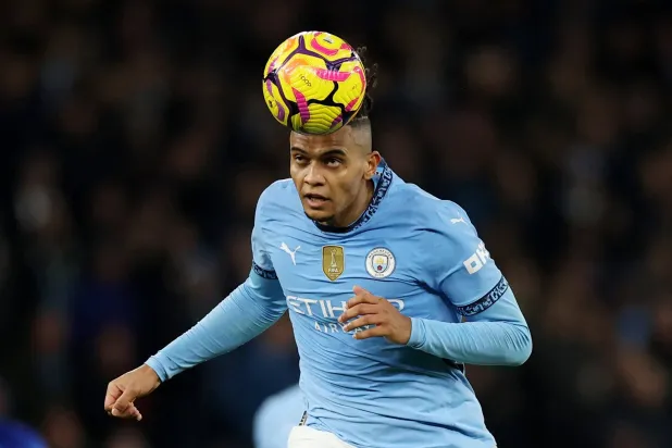 مانويل أكانجي مدافع مانشستر سيتي (رويترز)