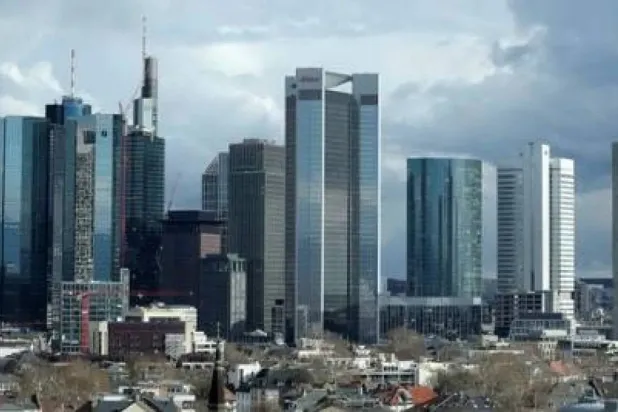 الحي المالي في فرنكفورت (رويترز)