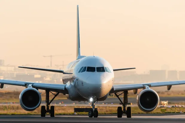 أجهزة قياس الارتفاع اللاسلكية أساسية لسلامة الطيران والتداخل معها قد يؤدي إلى مخاطر في أثناء الإقلاع والهبوط أو في ظروف الرؤية المنخفضة (شاترستوك)