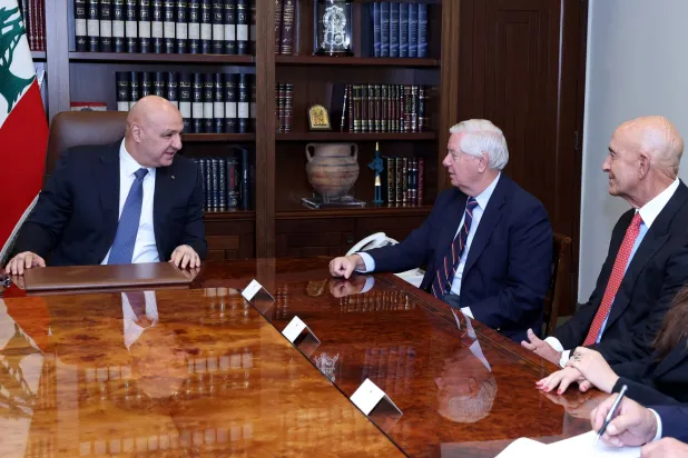 رئيس الجمهورية جوزيف عون مجتمعاً مع الوفد الأميركي (رئاسة الجمهورية)