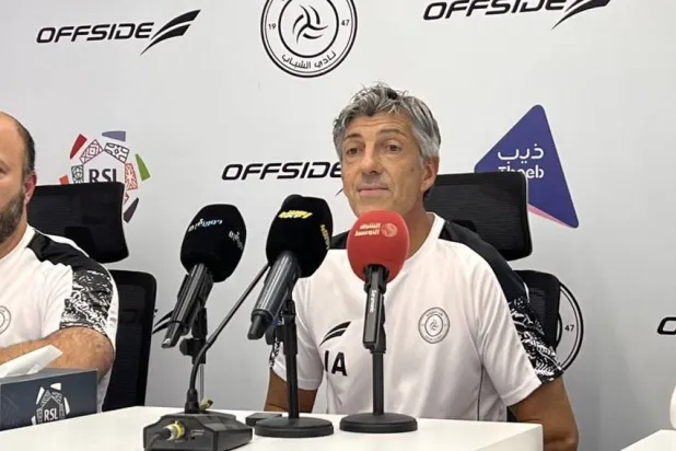 الإسباني إيمانول ألغواسيل مدرب فريق الشباب السعودي (الشرق الأوسط) 