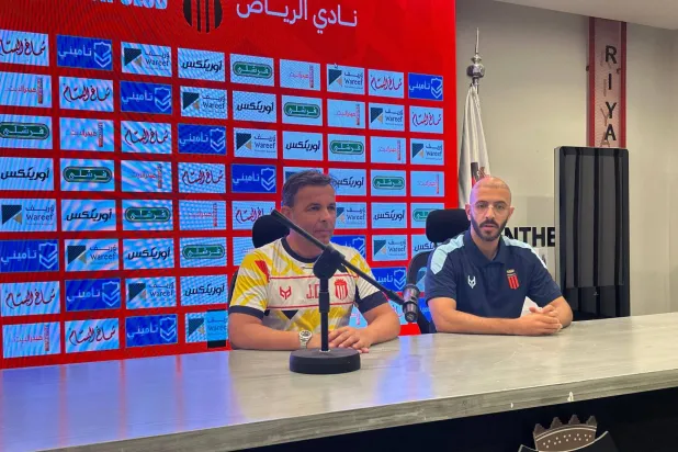 الإسباني خافيير كاييخا مدرب فريق الرياض (الشرق الأوسط)