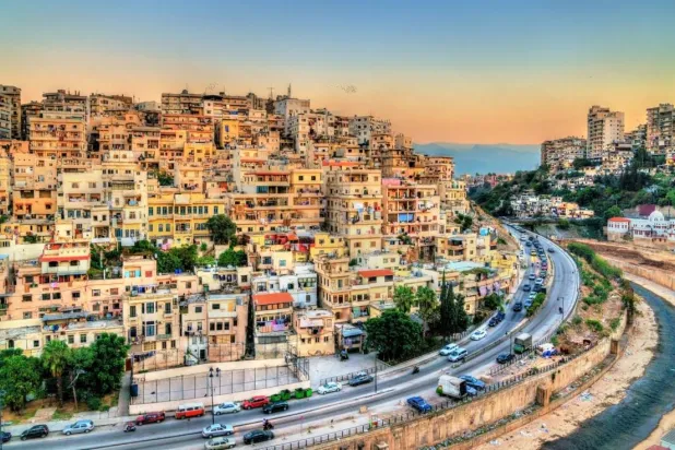 من القلعة الصلييبية بموقعها المرتفع ينكشف أمامك مشهد بانورامي بديع (الشرق الاوسط)