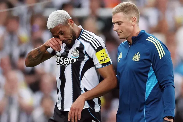 جولينتون محبطاً عقب تعرضه للإصابة (رويترز)