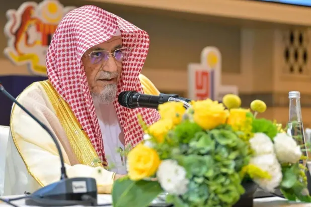 الشيخ صالح بن حميد إمام وخطيب المسجد الحرام يتحدث خلال افتتاح أعمال الملتقى (واس)