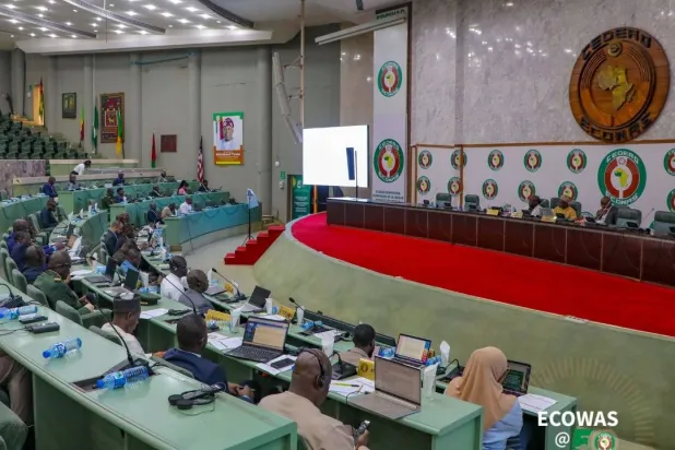 من القمة التي يعقدها قادة جيوش غرب أفريقيا في نيجيريا (إيكواس)