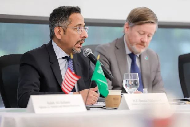 وزير الصناعة والثروة المعدنية السعودي يتحدث إلى الحضور (الشرق الأوسط)