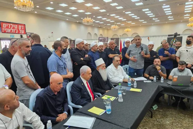  بنيامين نتنياهو التقى صباح الخميس رئيس الطائفة الدرزية موفق طريف في قرية جولس بالجليل الأعلى (متداولة)