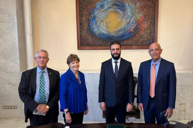 الرئيس الشرع مع الوفد الأميركي (حساب السيناتورة جين شاهين على «إكس»)