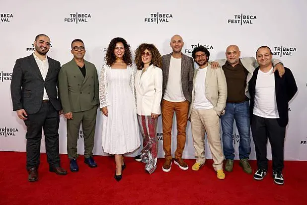 مع المخرج محمد دياب وحنان مطاوع وطاقم الفيلم خلال بمهرجان تريبيكا (الشرق الأوسط)