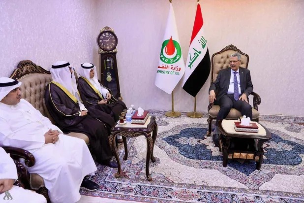 وزير النفط العراقي مستقبِلاً الوفد الكويتي الخاص بلجنة مذكرة تفاهم الحقول النفطية الحدودية المشتركة (وكالة الأنباء العراقية)