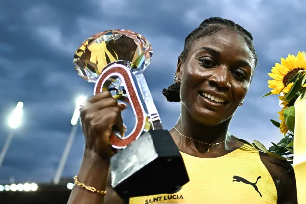 البطلة الأولمبية جوليان ألفريد (أ.ف.ب)