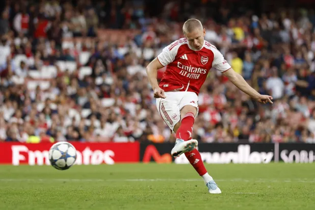 الأوكراني أولكسندر زينتشينكو لاعب آرسنال (رويترز)