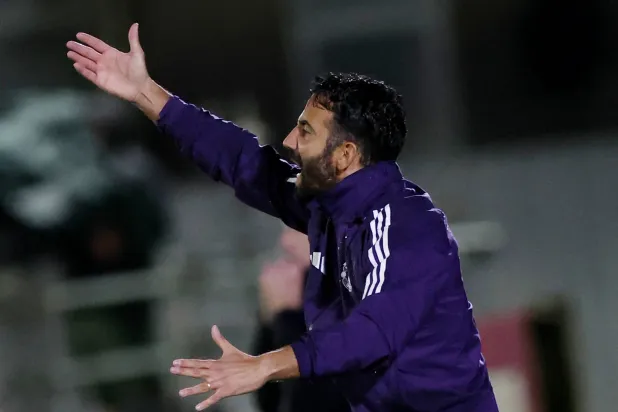 البرتغالي روبن أموريم مدرب مان يونايتد (رويترز)