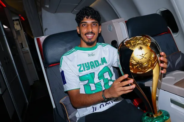 زياد محتفلاً بكأس السوبر الأخيرة (موقع النادي)