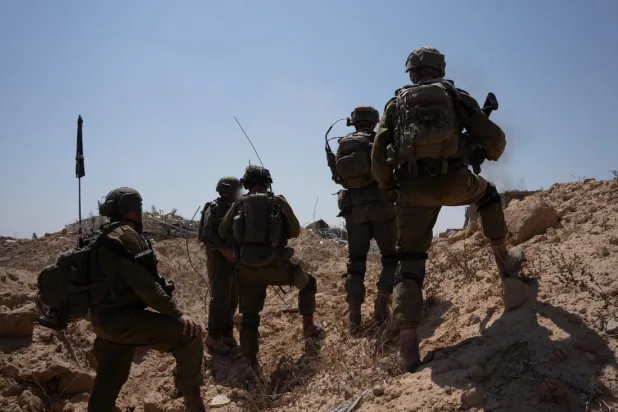 جنود إسرائيليون خلال العمليات العسكرية في قطاع غزة (الجيش الإسرائيلي)