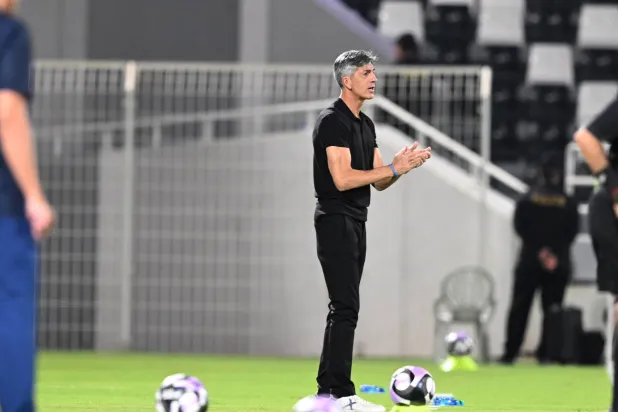 الإسباني إيمانول ألغواسيل مدرب فريق الشباب (تصوير: عبد الرحمن السالم) 