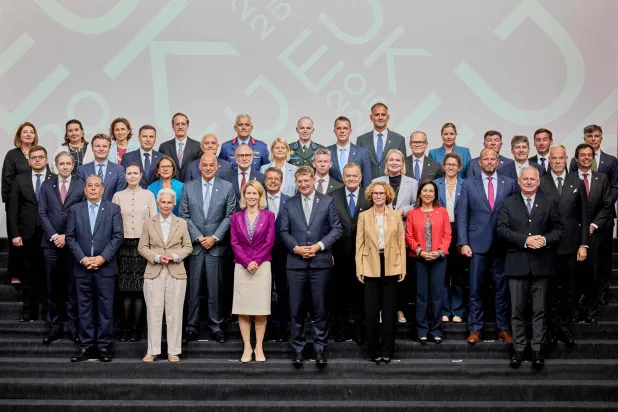 المشاركون باجتماع غير رسمي لوزراء دفاع الاتحاد الأوروبي في كوبنهاغن الجمعة (أ.ف.ب)