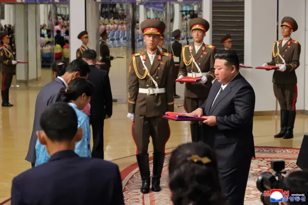 Kuzey Kore lideri, Rusya-Ukrayna savaşında hayatını kaybeden askerler için anıt inşa etme sözü verdi (Reuters)