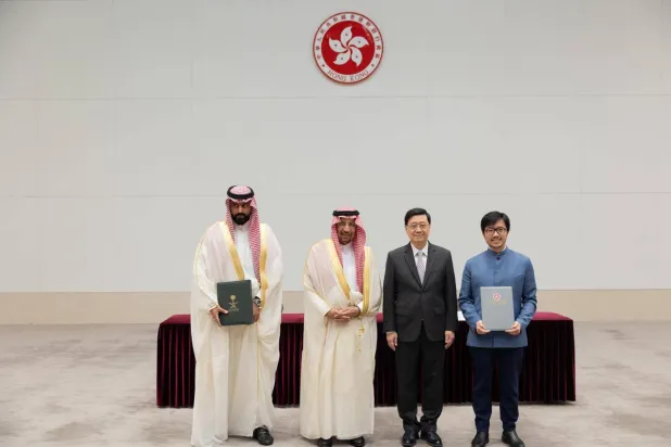 الفالح بعد توقيع مذكرة التفاهم مع مكتب «الحزام والطريق» (حساب الوزير على «إكس»)