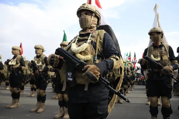 الحوثيون يستخدمون القوة الغاشمة لقمع معارضيهم تحت مزاعم التخابر مع إسرائيل (إ.ب.أ)