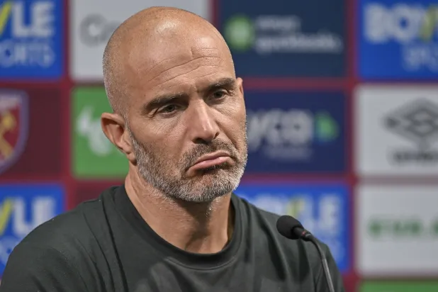 إنزو ماريسكا مدرب تشيلسي الإنجليزي (إ.ب.أ)