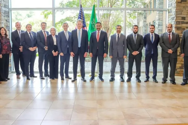 وزير الصناعة والثروة المعدنية السعودي والوفد المرافق خلال زيارة رسمية إلى أميركا (واس)