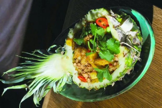 الطهاة المصريون يتفننون بالأناناس