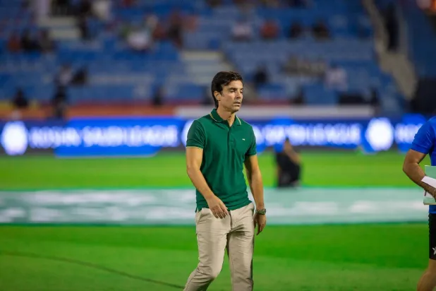 ماريو سيلفا مدرب فريق النجمة (تصوير: عيسى الدبيسي) 