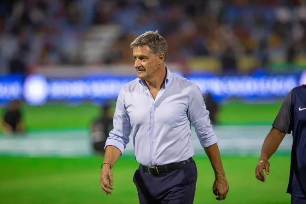 الإسباني ميشيل غونزاليس، مدرب فريق القادسية (تصوير: عيسى الدبيسي) 