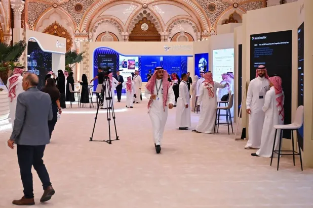 جانب من المعرض المصاحب للندوة العالمية لمنظمي الاتصالات (الشرق الأوسط)