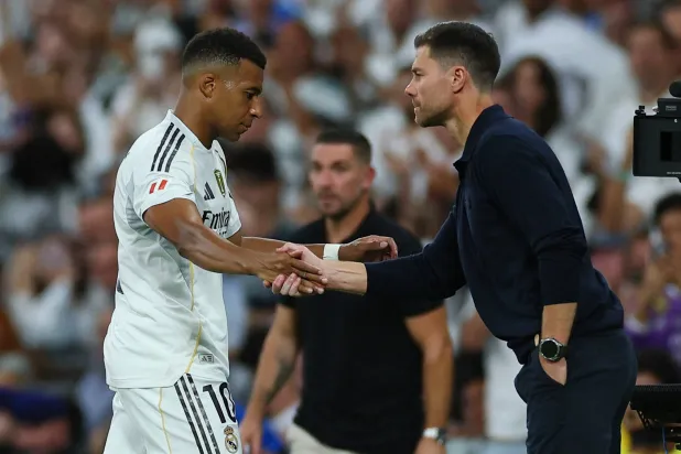 تشابي متأكد من أن مبابي سينجح في المباريات المقبلة (رويترز)