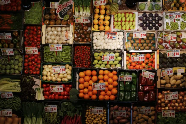 هناك بعض الأطعمة الغنية بفيتامين د (أرشيفية - رويترز)