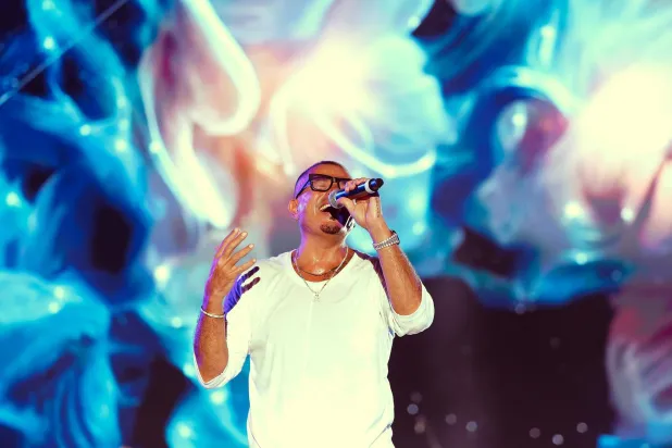 من «قمرين» إلى «خطفوني»... مسافة عُمر تعبرها حنجرة واحدة (الجهة المنظّمة)