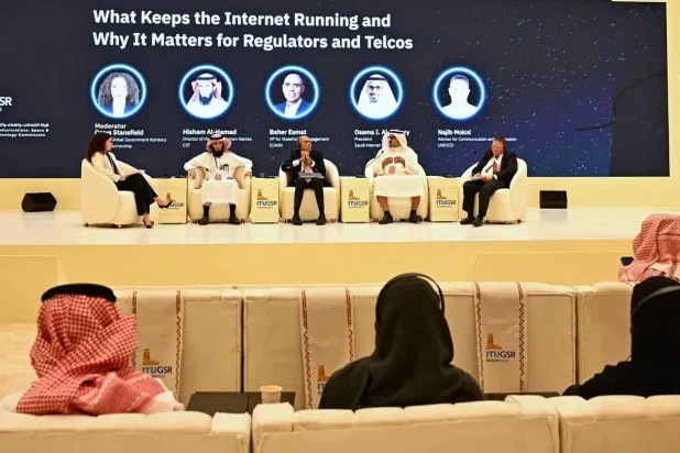 إحدى الجلسات الحوارية للمعرض المصاحب للندوة العالمية لمنظمي الاتصالات (الشرق الأوسط)