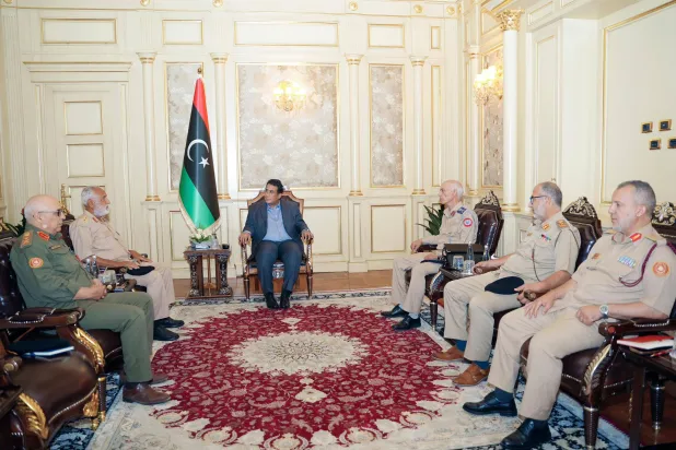 محمد المنفي رئيس المجلس الرئاسي الليبي مع أعضاء اللجنة العسكرية عن المنطقة الغربية يوم الأحد (المجلس الرئاسى)