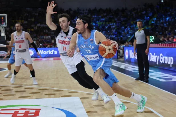 اليونان هزمت جورجيا في «أمم أوروبا لكرة السلة»... (رويترز)