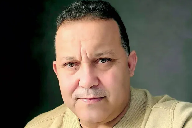  الشاعر والروائي الجزائري فيصل الأحمر