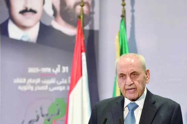 Lübnan Meclis Başkanı Nebih Berri, İmam Musa es-Sadr'ın kayboluşunu anma töreninde konuşurken (Meclis Başkanlığı)