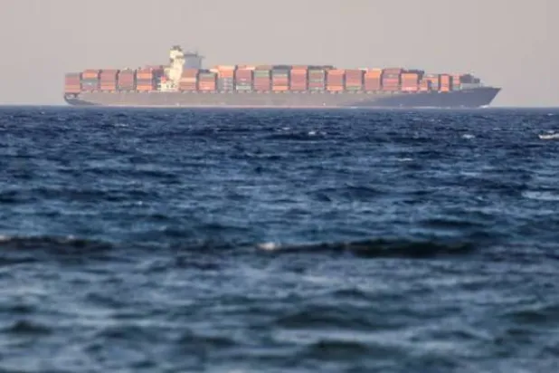 منذ عام 2023 يهاجم الحوثيون سفناً في البحر الأحمر يرون أنها على صلة بإسرائيل (أرشيفية - رويترز)